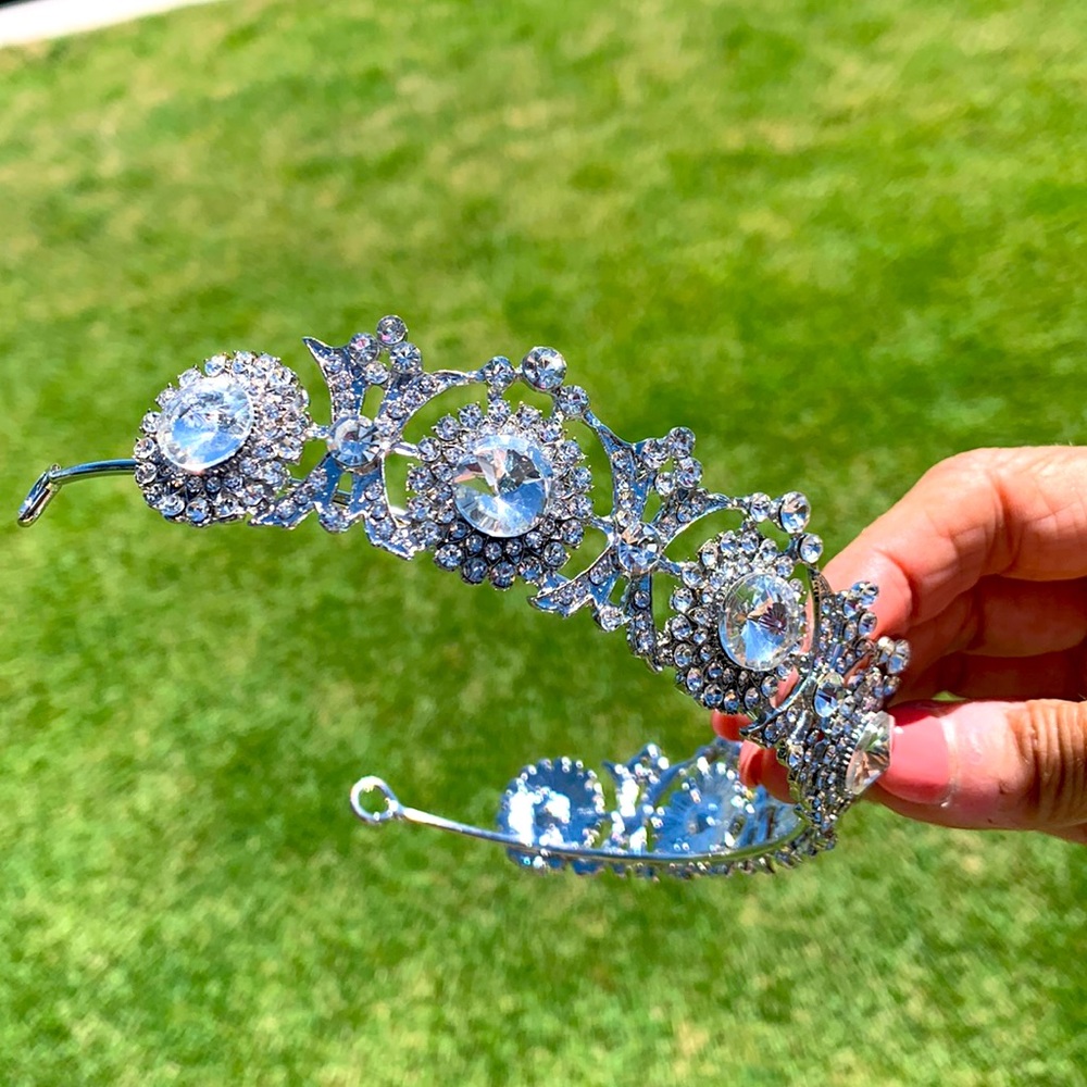 Incredible bridle hair crown in Crystal and Silver for your big day!!